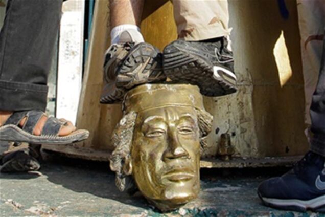 У Лівії влаштували виставку особистих речей убитого полковника Каддафі