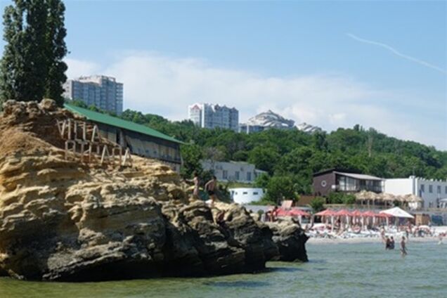 Мэрия Одессы подарила 'золотые' участки у моря 24-летнему охраннику и его девушке