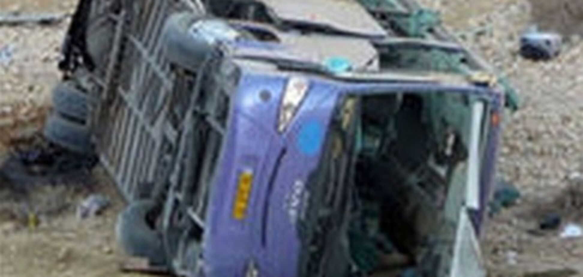 У Мексиці автобус з пасажирами упав в ущелину