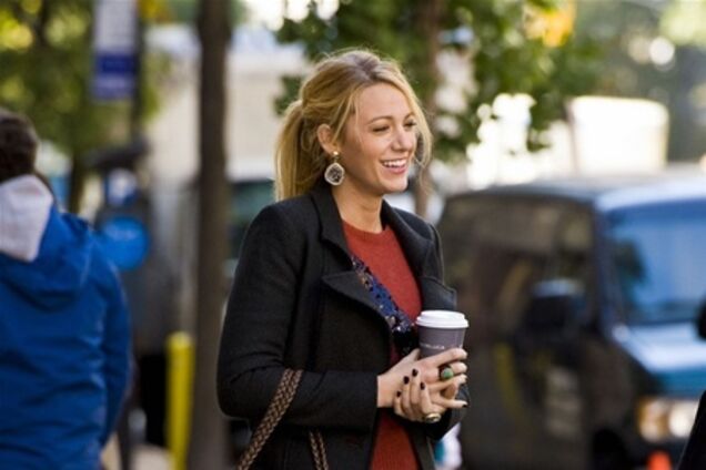 Лайвли идет на работу