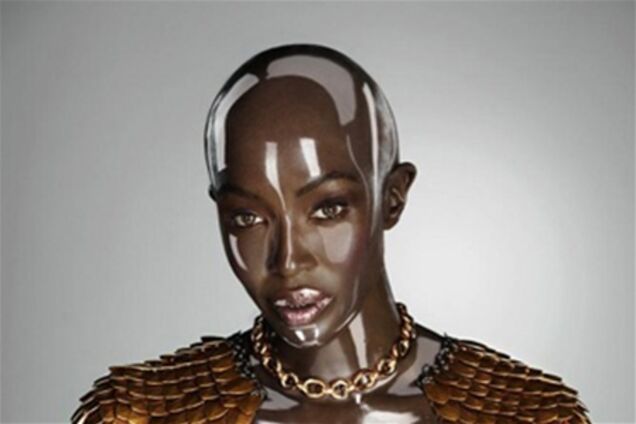 Кэмпбелл сняла свою фантастическую лысину