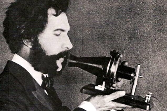 «Оно разговаривает!»: 150 лет назад был изобретен телефон