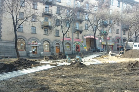 Сквер на Прорезной закатают в асфальт?