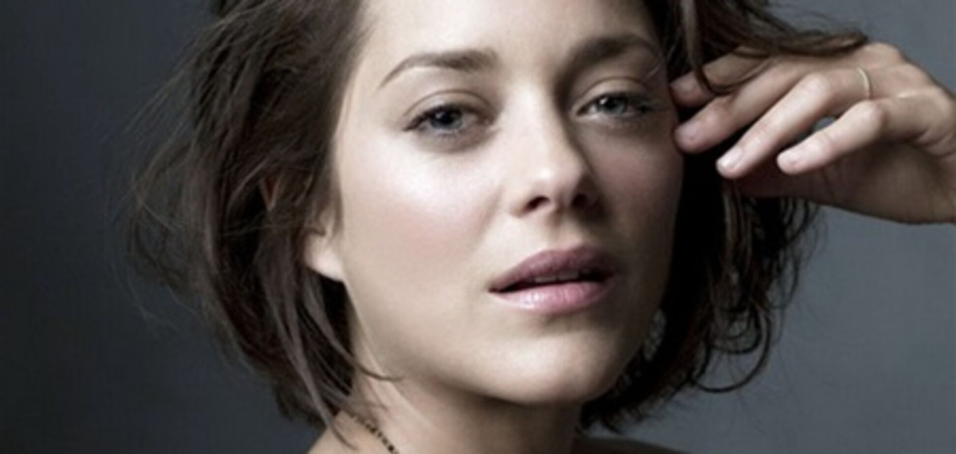 Ножки Марион Котийяр в чулочках и без