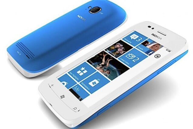 День Nokia: бюджетный смартфон на Windows Phone. Фото