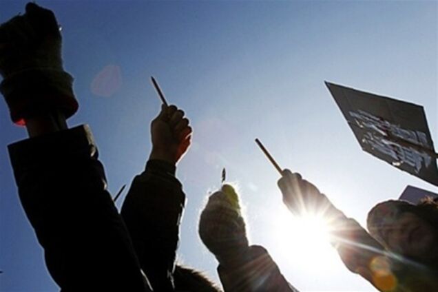 Під Кабміном дві акції протесту - проти МВФ і проти Росії