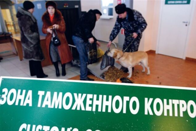 Українцям дозволять безмитно завозити товари на тисячу євро