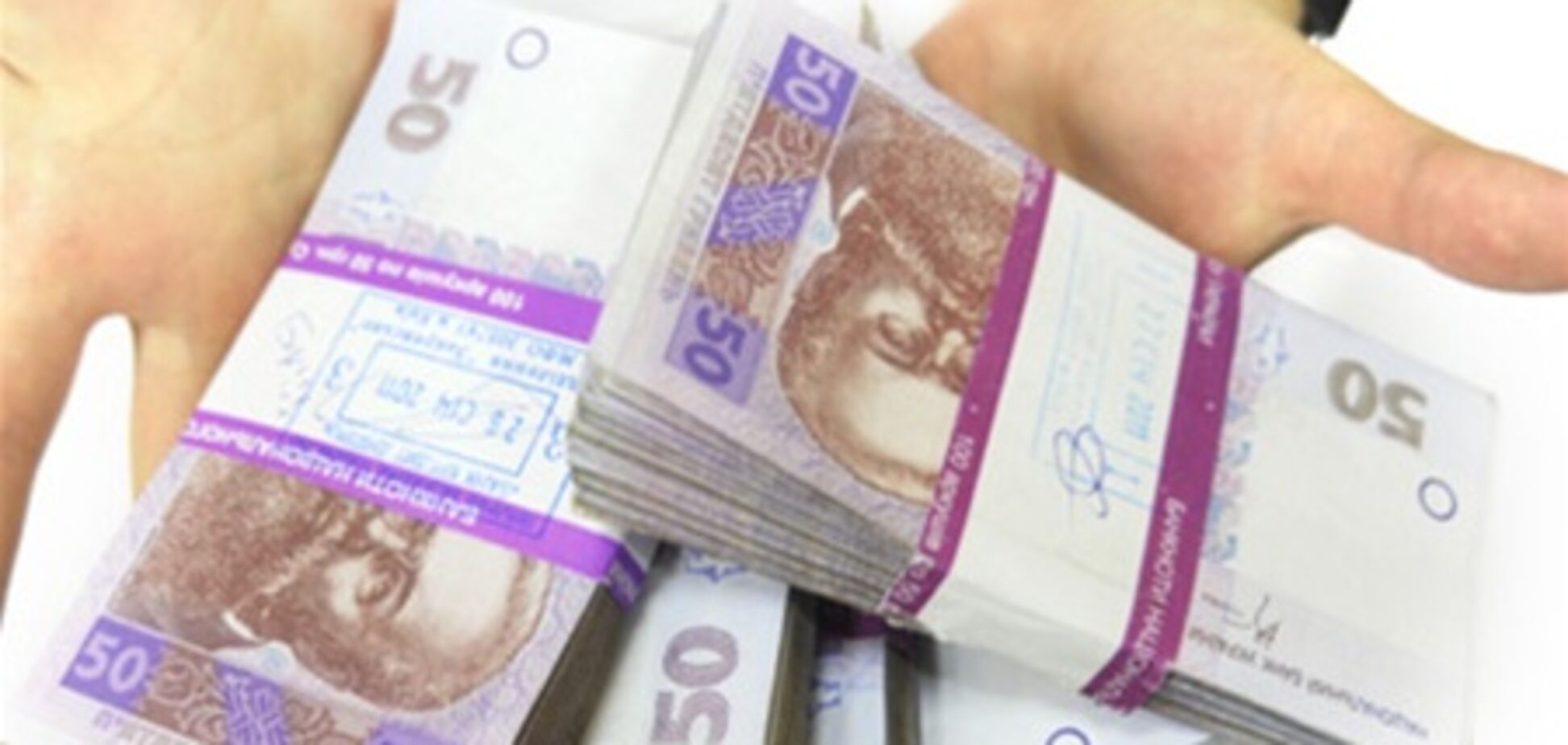 Евро немного сдал