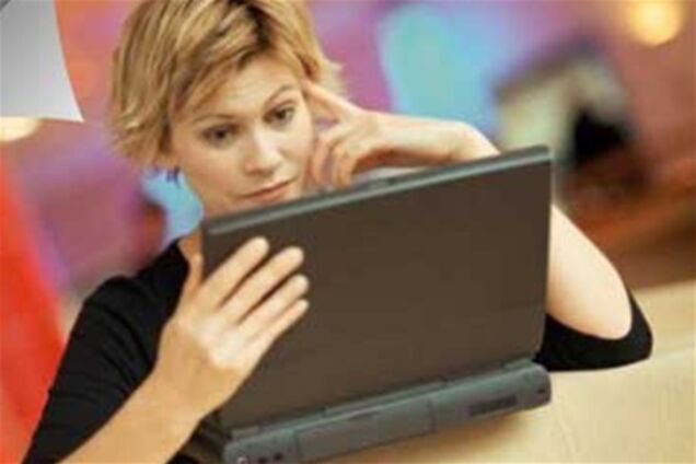 Українські жінки більше поважають Інтернет