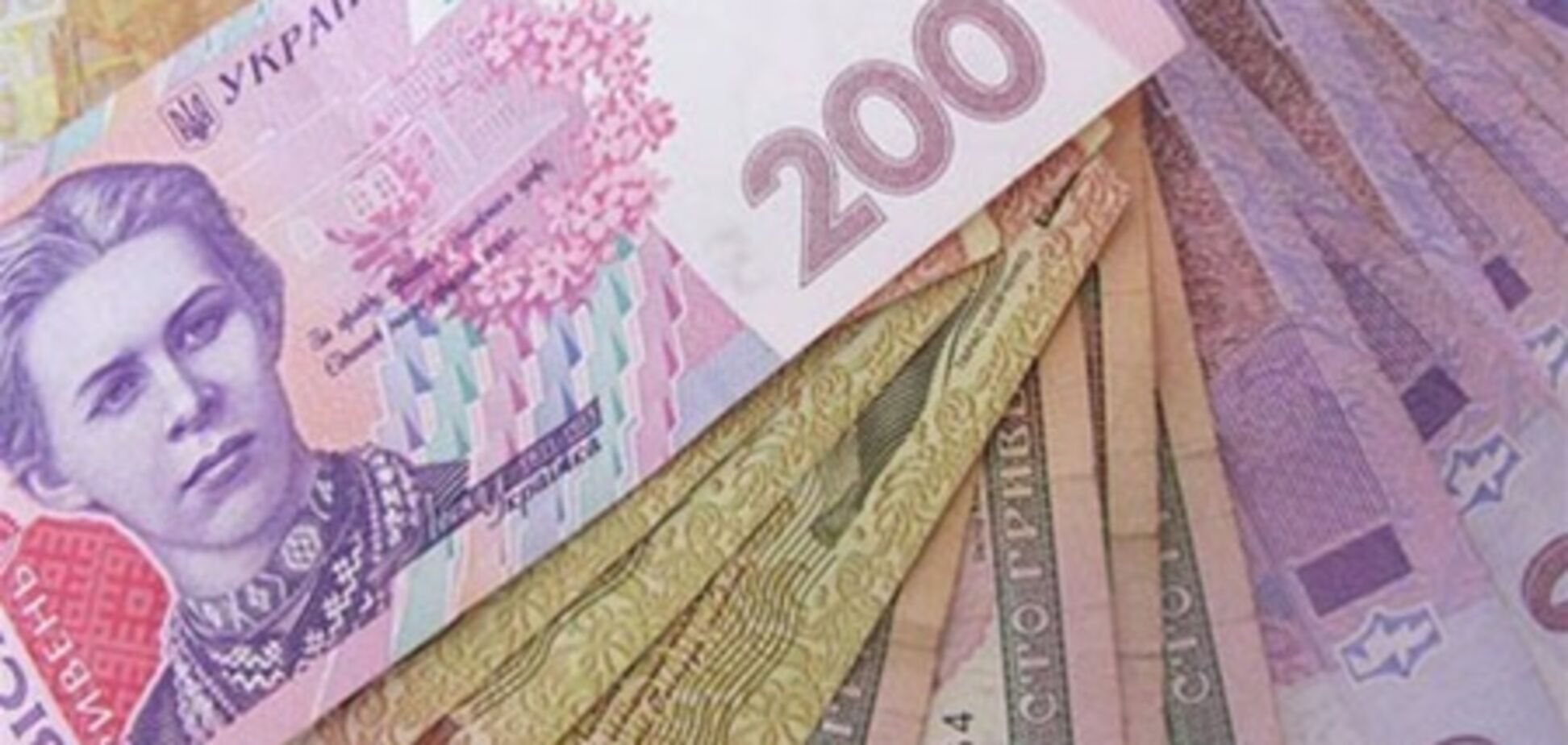 Украинцы массово забирают свои депозиты