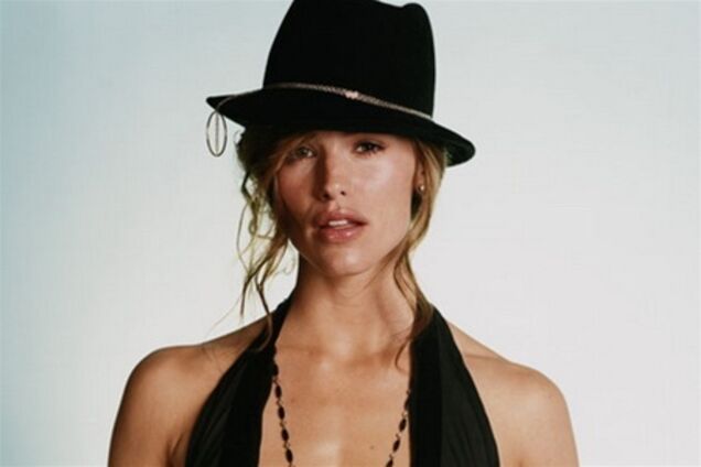 Когда-то Дженнифер Гарнер была почти блондинкой и не стеснялась оголяться