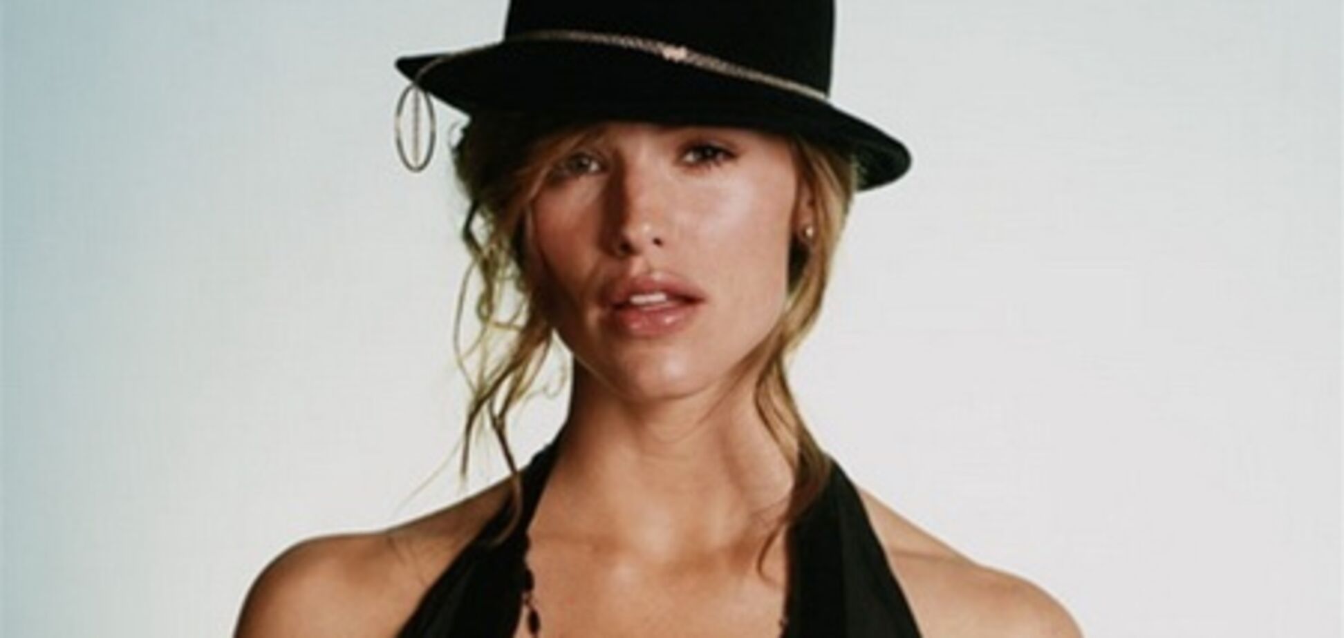 Когда-то Дженнифер Гарнер была почти блондинкой и не стеснялась оголяться