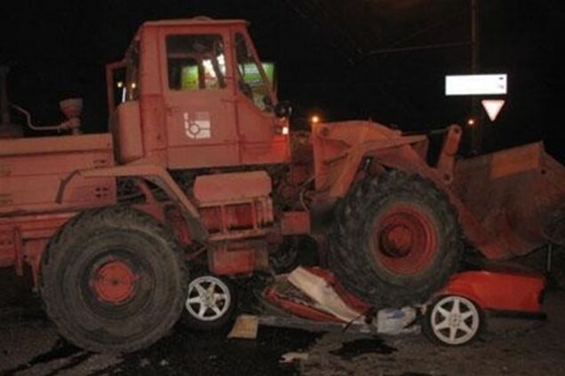 Харків. Бульдозер розчавив BMW з водієм