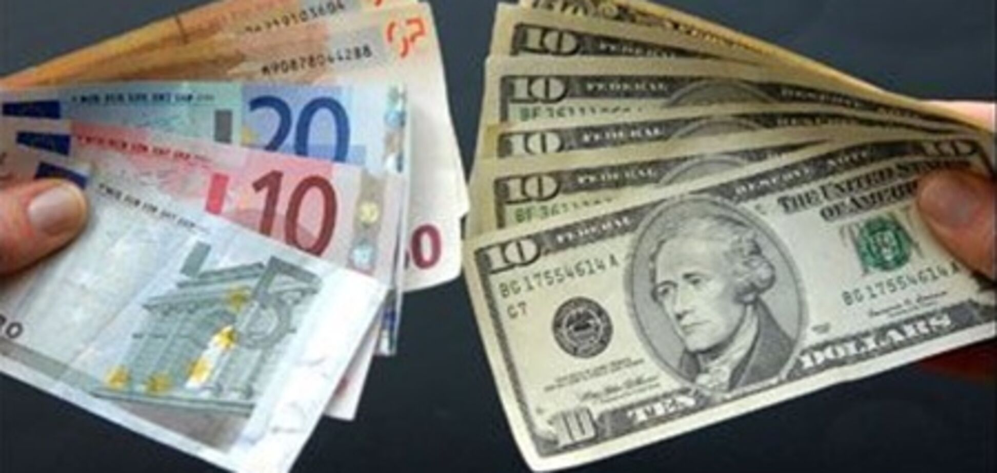 Закрытие торгов на межбанке: евро опять вырос