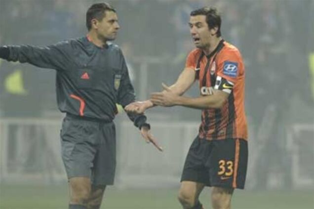 Как действия арбитров влияют на игру 'Шахтера'