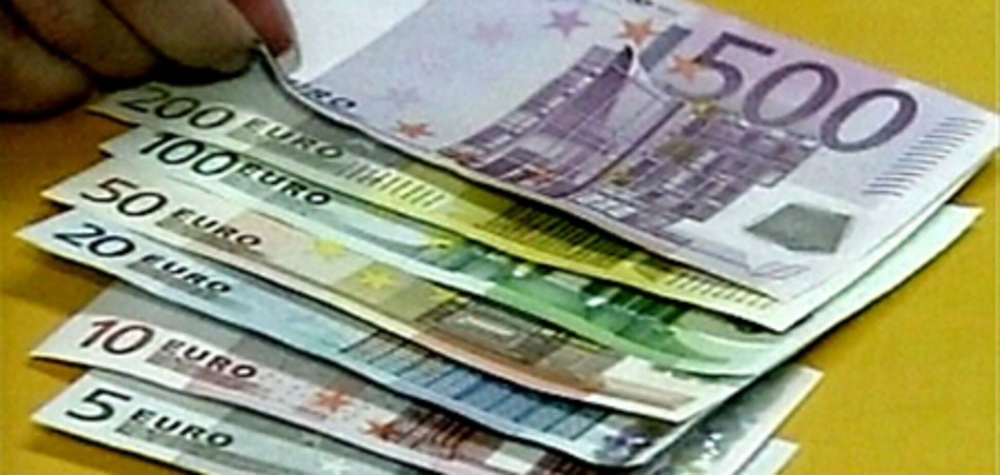 Межбанк: евро подорожал на 10 копеек