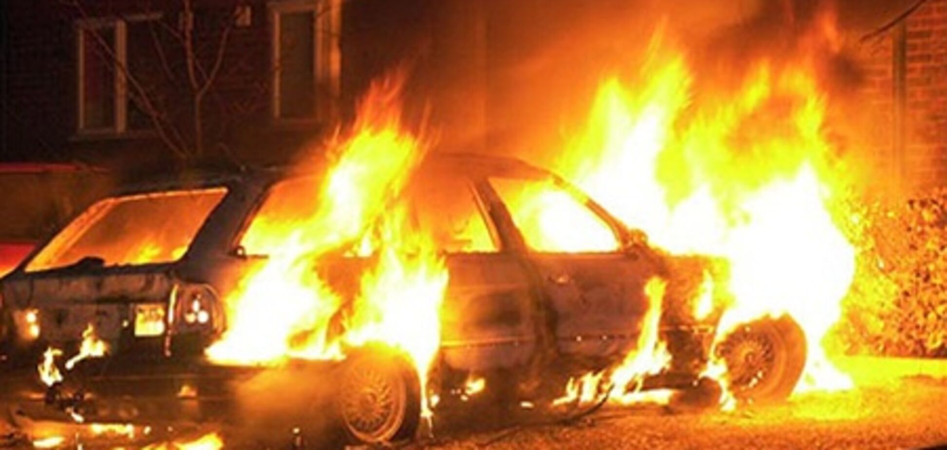 У Ялті підпалили чотири авто