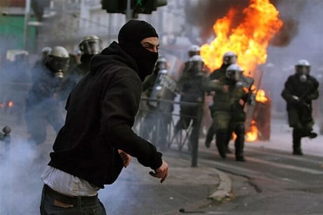 Опрос: греки недовольны списанием долгов