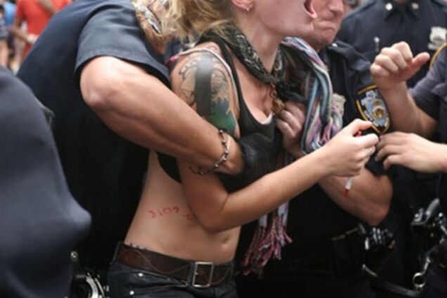 Акція 'Захопи Уолл-стріт' триває