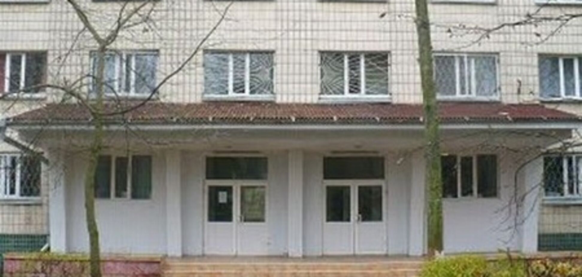 Студентка випала з вікна гуртожитку і розбилася насмерть