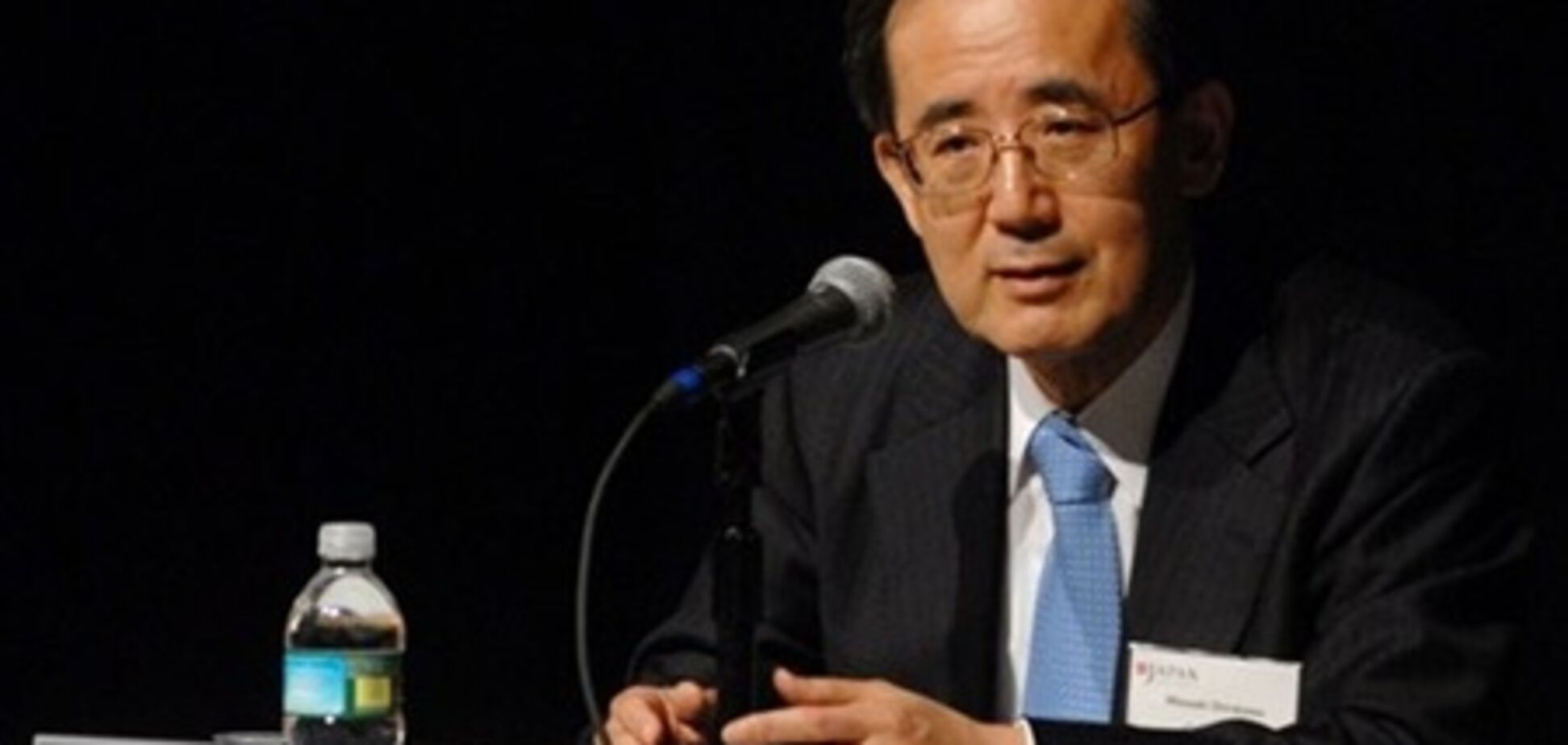 Япония обваливает курс иены