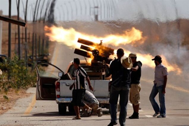 Повстанці в Лівії атакують останні осередки опору сил Каддафі