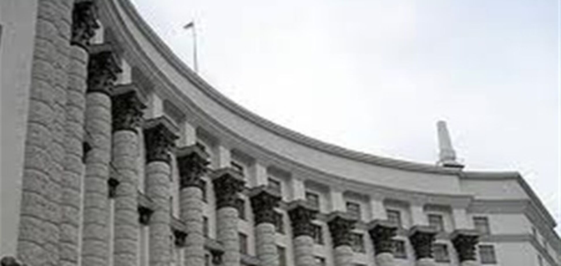 Кабмін купить будинок у Польщі за 'число звіра'