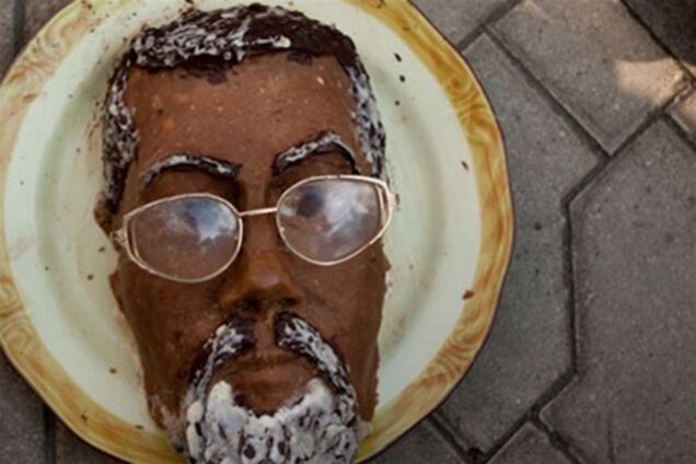 Студентка, що вдарила Табачника, влаштувала спектакль на Банковій