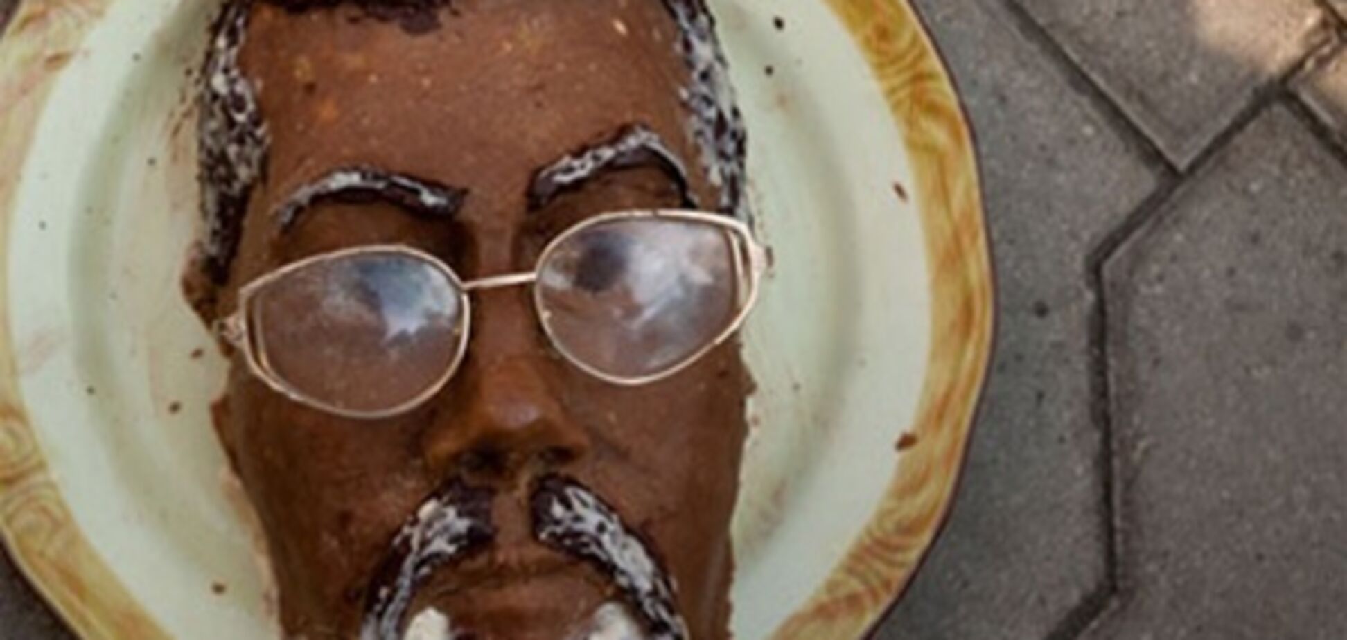 Студентка, що вдарила Табачника, влаштувала спектакль на Банковій