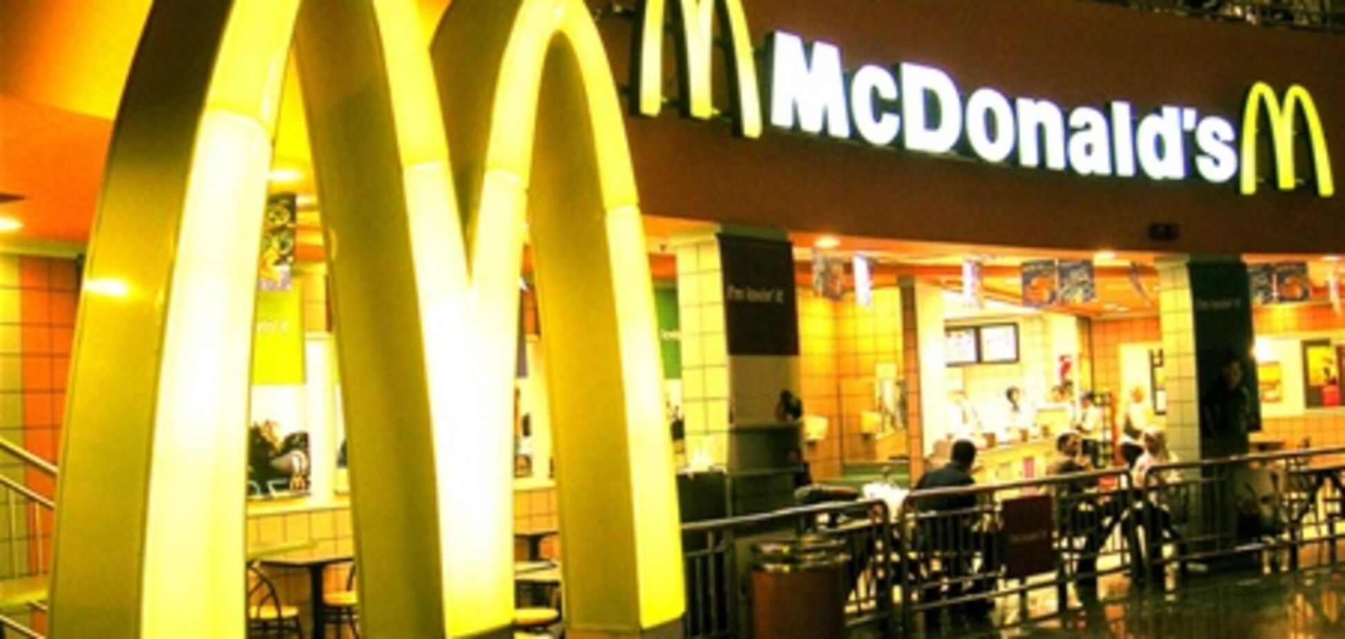 Посетители пришли в ресторан голыми