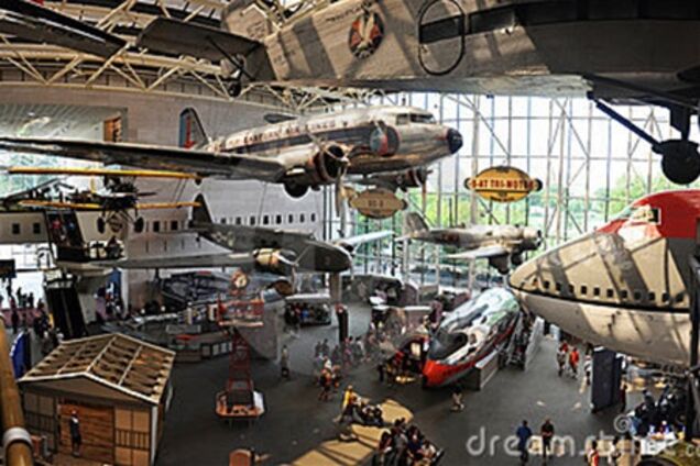 У Вашингтоні демонстранти спробували увірватися до Національного музею авіації