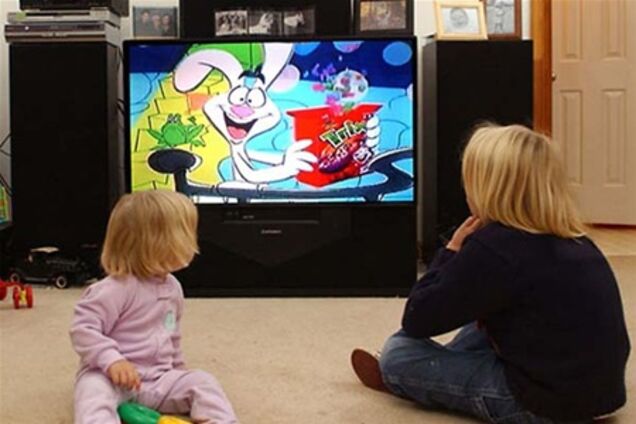 Житомирщина. Двоє дівчаток-дошкільнят винесли з пожежі трьох малюків. Відео