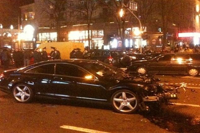 На Крещатике 'Бентли' нардепа сбил регулировщика. Фото