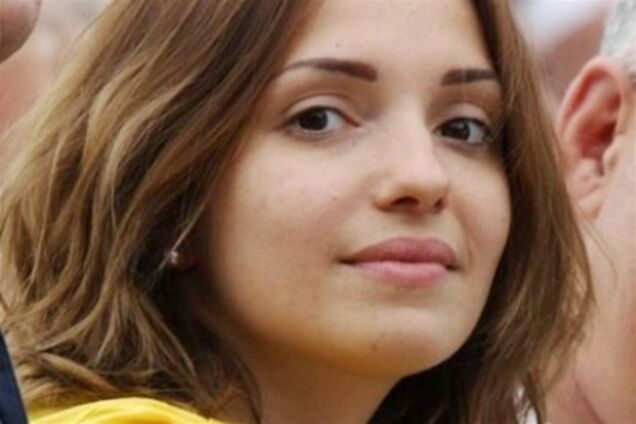 Дочка Тимошенко вперше після арешту матері вийшла в світ. Відео