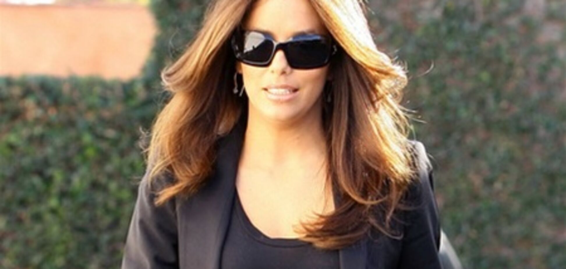 Коротышка Ева Лонгория на высоченных шпильках, в джинсах-рейтузах