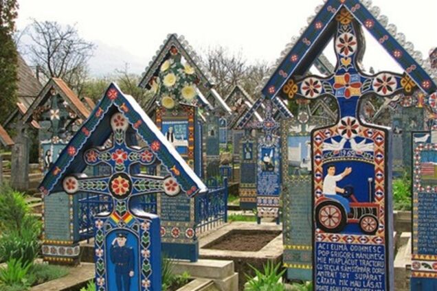 'Веселое кладбище' в Румынии признано одним из самых оригинальных в мире