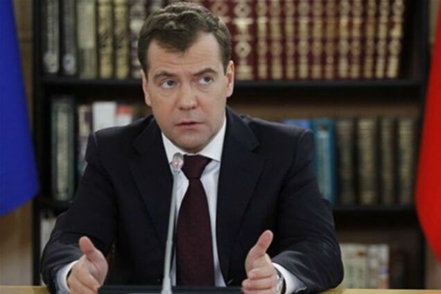 Медведєв пояснив висилку таджиків 'простим збігом'