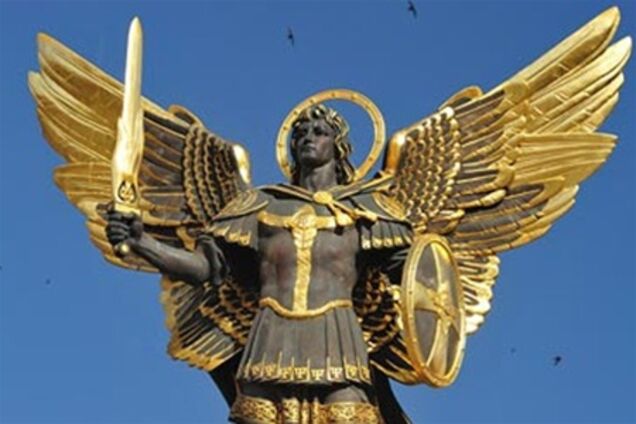 В Киеве заменят скульптуру Архангела Михаила 
