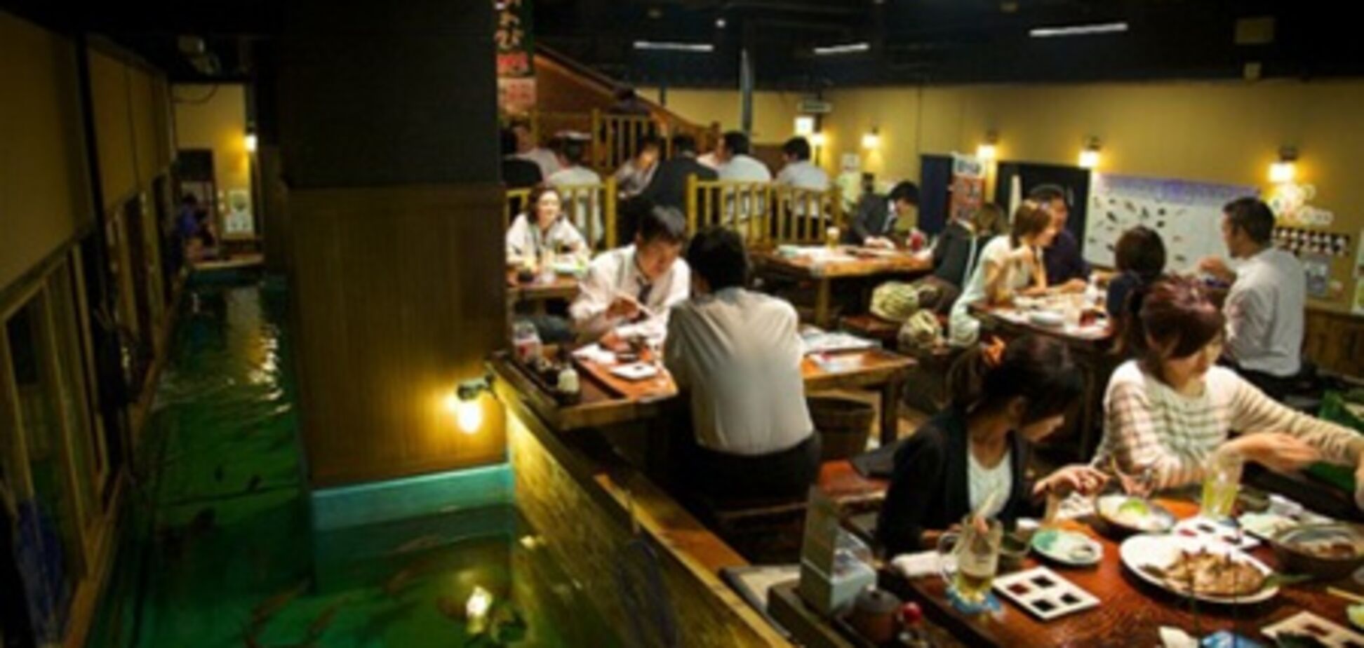 Посетители японского ресторана Zauo сами ловят рыбу
