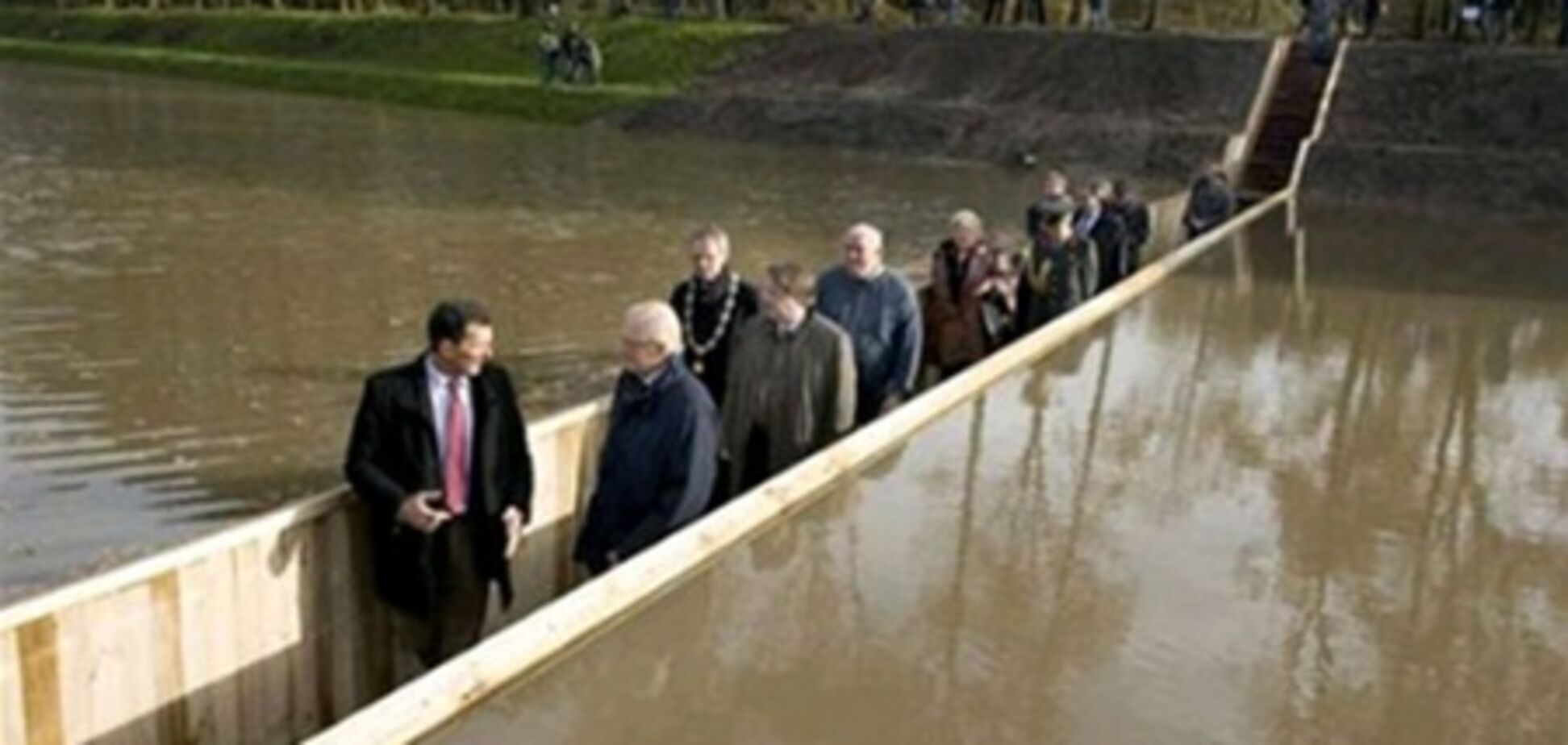 В Нидерландах построили «невидимый» мост