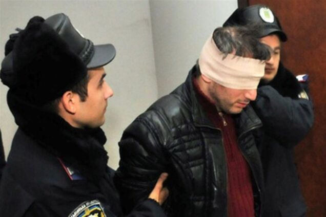 Доктор Пи устроил шоу перед судом: нацепил повязку и кричал 'Голова, голова!'