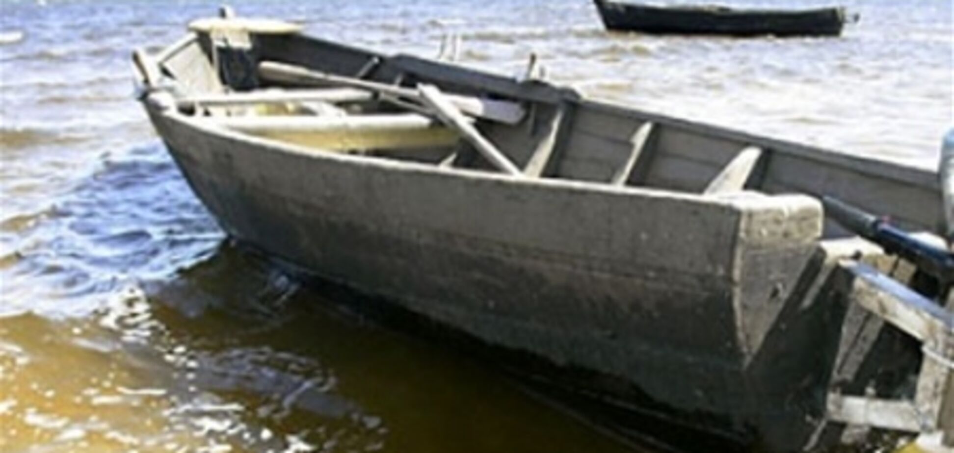 На Хмельниччині перекинувся човен: потонули дівчина і дитина