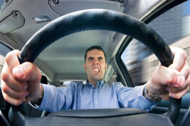 Жесты, знаки и другие правила водительского этикета 