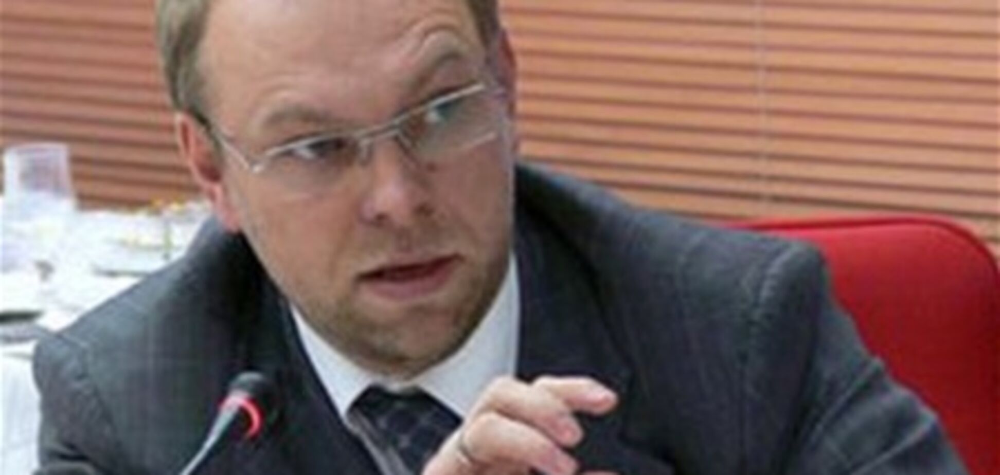 Тимошенко допитують попри тяжкий стан її здоров'я - Власенко