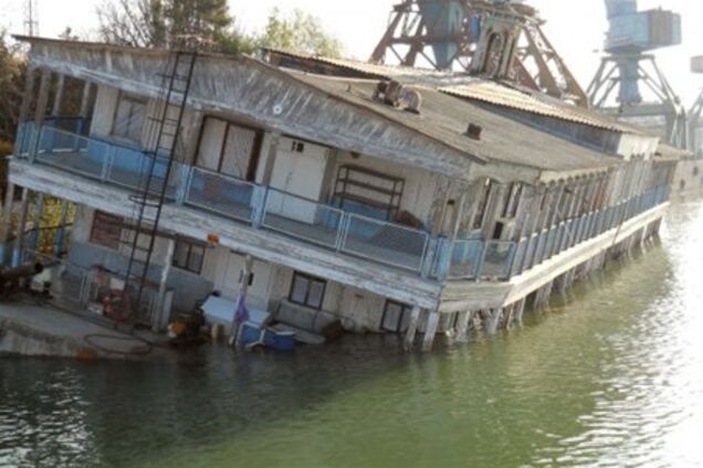 На Одещині затонув ресторан