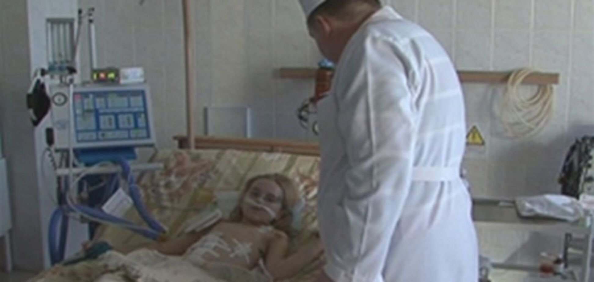 8-річна дівчинка, рятуючи життя бабусі, отримала безліч ножових поранень