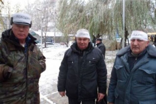 У Донецьку голодуючих чорнобильців масово шпиталізують