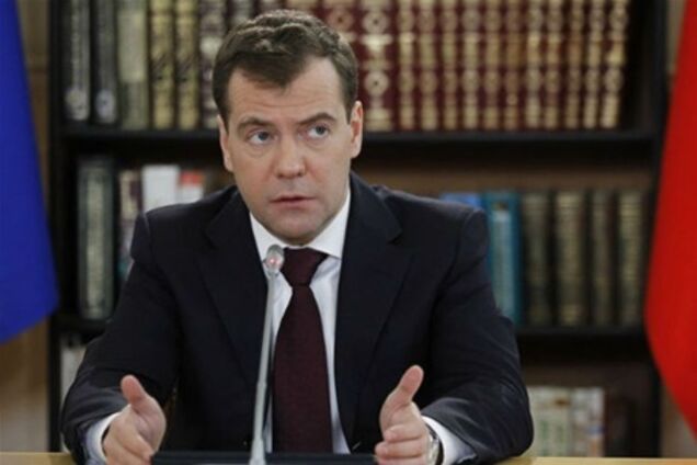 Медведев объяснил, когда Интернету нужна дубинка