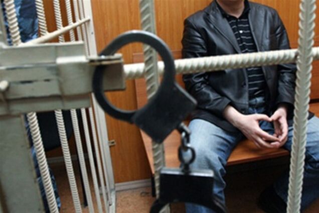 Українців можуть посадити за грати на п'ять діб без арешту