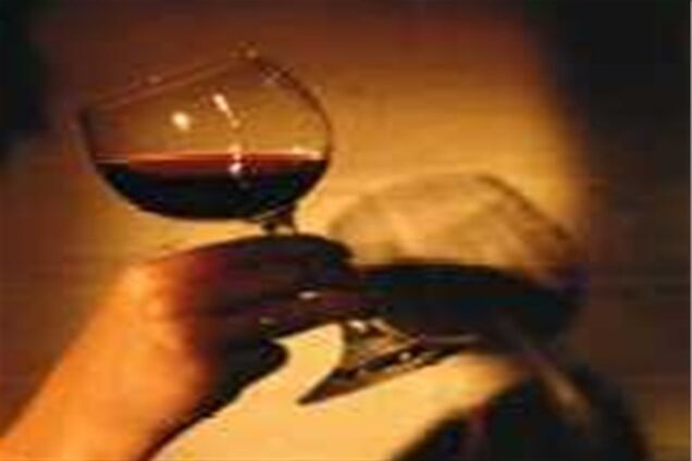 Как красиво держать бокал вина